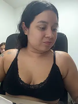 Pretty_Isadora - Silence, people nearby