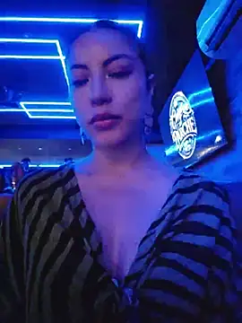 Karen_San_Miguel - Play nipple in bar + sent hot video 😈