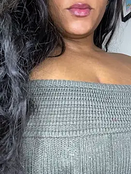Bea3liz - Show ass with plug
