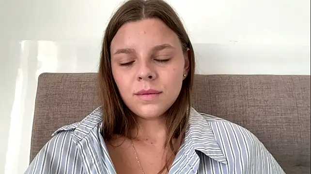 AmieLendor - A video fucked my pussy doggy style