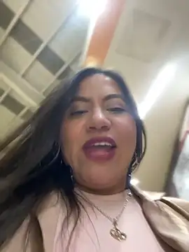 Bella_Pascualina - Show ass in public 🍑