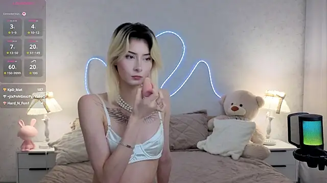 Kittysocutie - show tits ;)