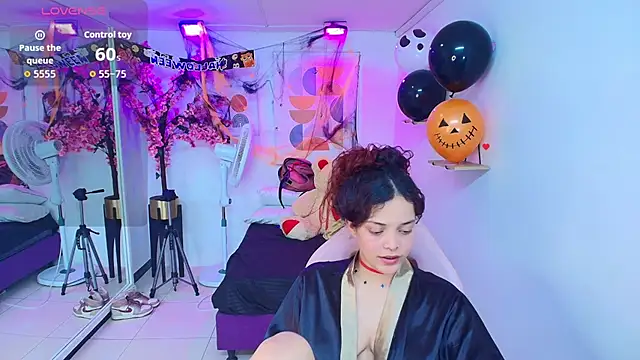 Maggy_t18 - Spit clit + fingerss pussy hard
