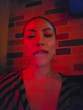 Karen_San_Miguel - Play nipple in bar + sent hot video 😈