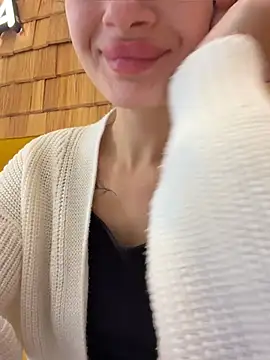 MiraReach - Take off panties in cafe 🩵