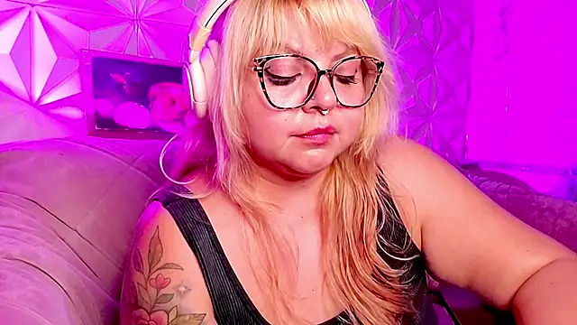 Satyn_doll - Underskirt show
