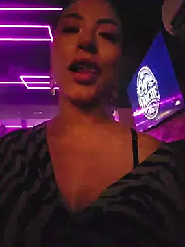 Karen_San_Miguel - Play nipple in bar + sent hot video 😈