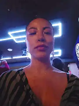 Karen_San_Miguel - Play nipple in bar + sent hot video 😈