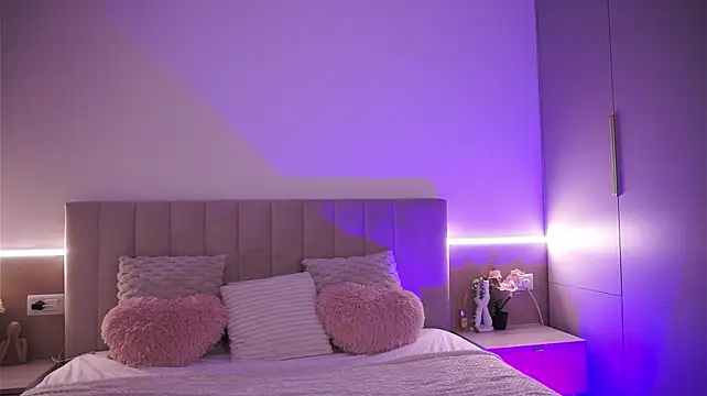 LaraAnnee - slide your fingers deep inside me...