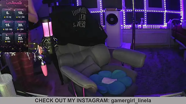 Gamergirl-Linela - LT Gets Oil On Boobs Video