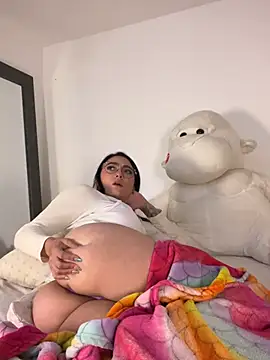 Juli_V29 - take off bra