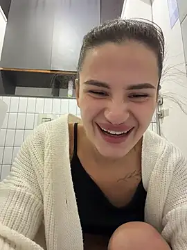 MiraReach - Open ass in cafe ☕️