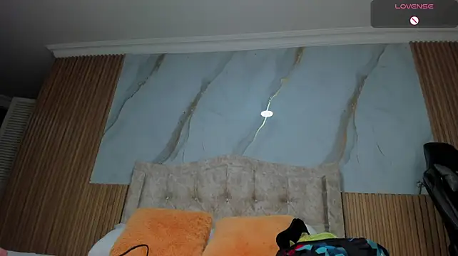 Mia_18v - BIG SQUIRTING IN COCK