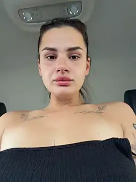 MiraReach - Masturbate pussy in cafe 👅