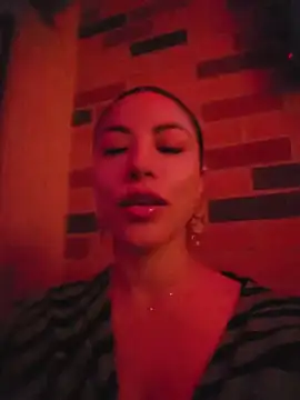 Karen_San_Miguel - Play nipple in bar + sent hot video 😈
