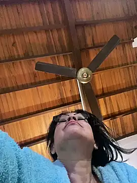 Sharongirl07 - Toy control un tío squirt