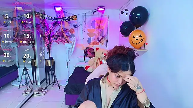 Maggy_t18 - Spit clit + fingerss pussy hard