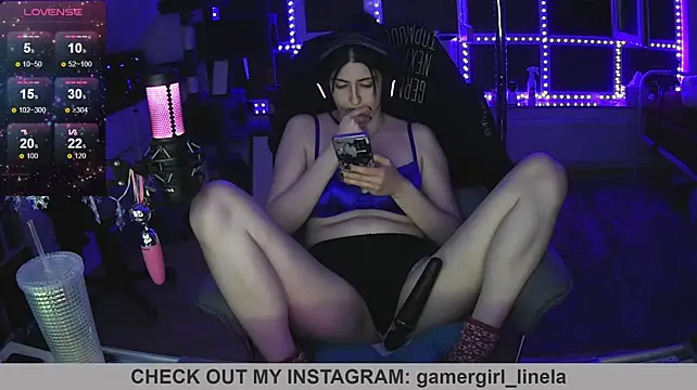 Gamergirl-Linela - LT Gets Oil On Boobs Video