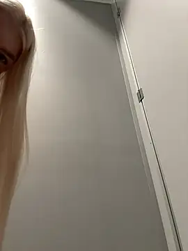 NewLale - Show tits