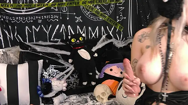 Paige_Turner - tip activated nipple clamps