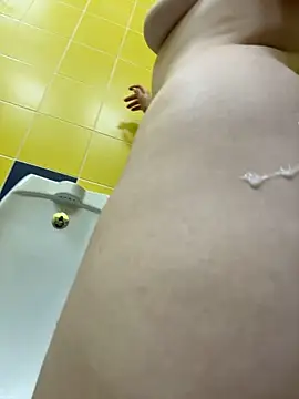 RussianWoman - make nipps hard by pinching 😱
