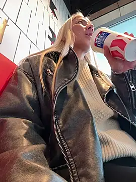 NewLale - Pussy close up and spread lips