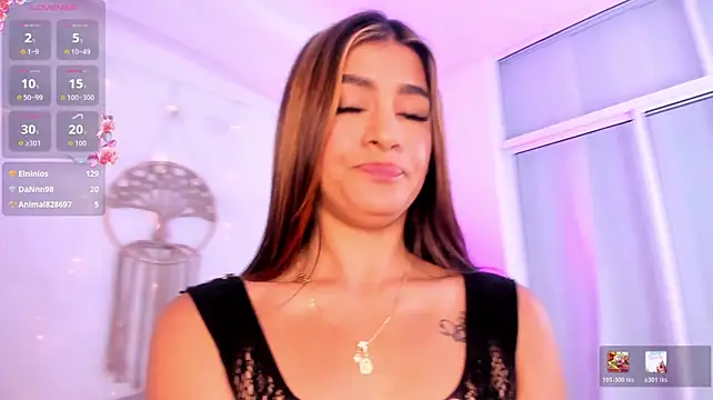 Ginni_charlotte - Ass teasing show