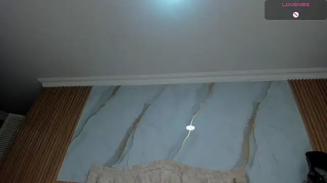 Mia_18v - BIG SQUIRTING IN COCK
