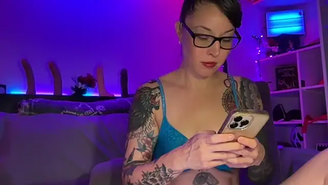 MissGoldenCartier - make me cum