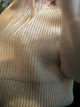 NewLale - Pussy close up and spread lips