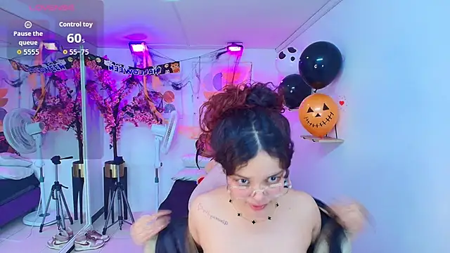 Maggy_t18 - Spit clit + fingerss pussy hard