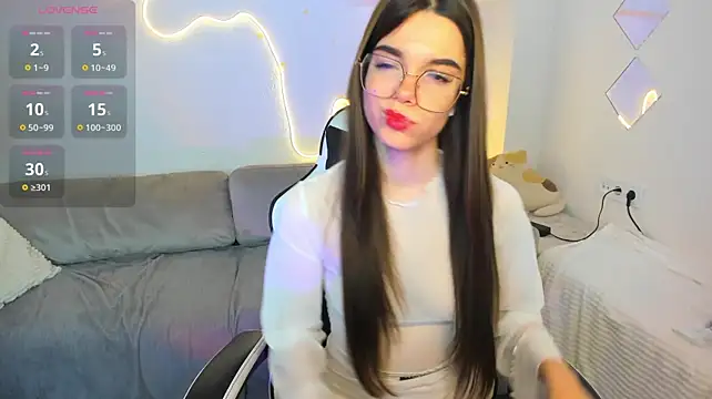 Missevelyn__ - spin around and show my booty