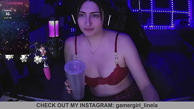 Gamergirl-Linela - LT Gets Oil On Boobs Video