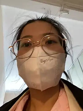 Masturbate-secretly - off bra behind stranger