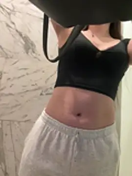 Nicolle_v - Plug in ass in toilet men with open door