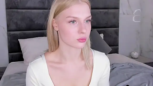 Alice_Taylori - Oil on boobs + massage