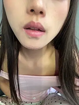 Yue-ai - 看看小骚逼特写