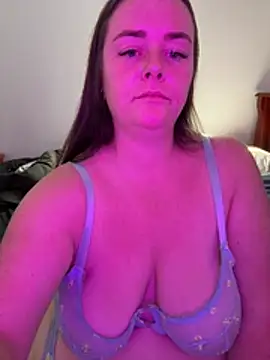 Carinabro10 - Splits naked on dildo