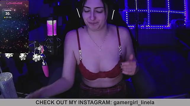 Gamergirl-Linela - LT Gets Oil On Boobs Video