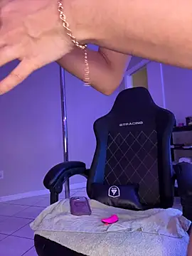 Kiki_hammyy - Dildo 😻 + new angle👀🙈 + 3x squirt💦