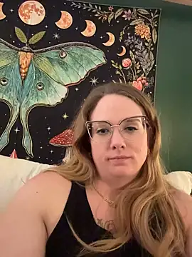 Thatcutegirlwtheglasses - boobs out
