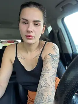 MiraReach - 2 fingers in pussy + squirt 💦