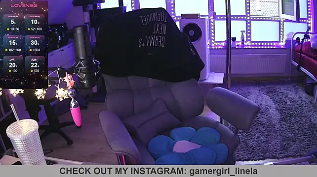 Gamergirl-Linela - LT Gets Oil On Boobs Video