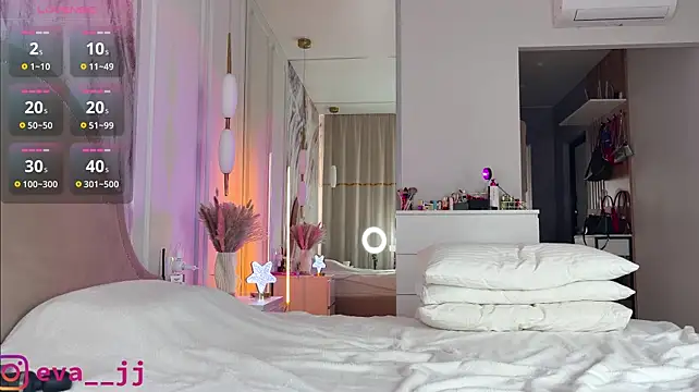 Eva_JJ - Naked and play with pussy