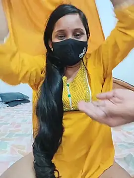 Your___Riya - Flash pussy in public 😘😘😘