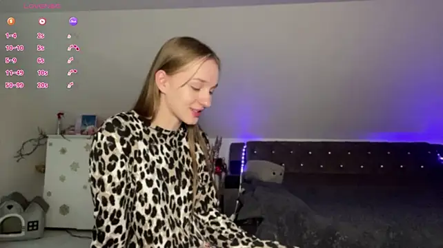 Anika_Socutehe - lets twerk with water on my booty