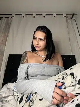 Hilary_pinkk - show pussy in doggy style + oil 🌸
