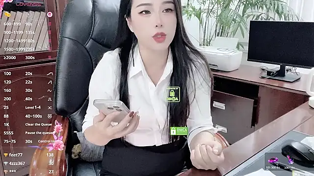 Kaixin-Luckygirl - 坐办公桌上M腿大JJ插入小穴 连喷水水