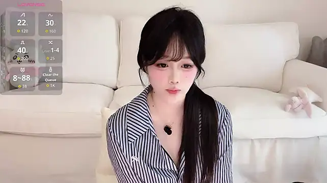 Uu_7 - 解开衬衫上面4颗纽扣 对镜头揉胸诱惑