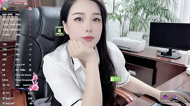 Kaixin-Luckygirl - 坐办公桌上M腿大JJ插入小穴 连喷水水